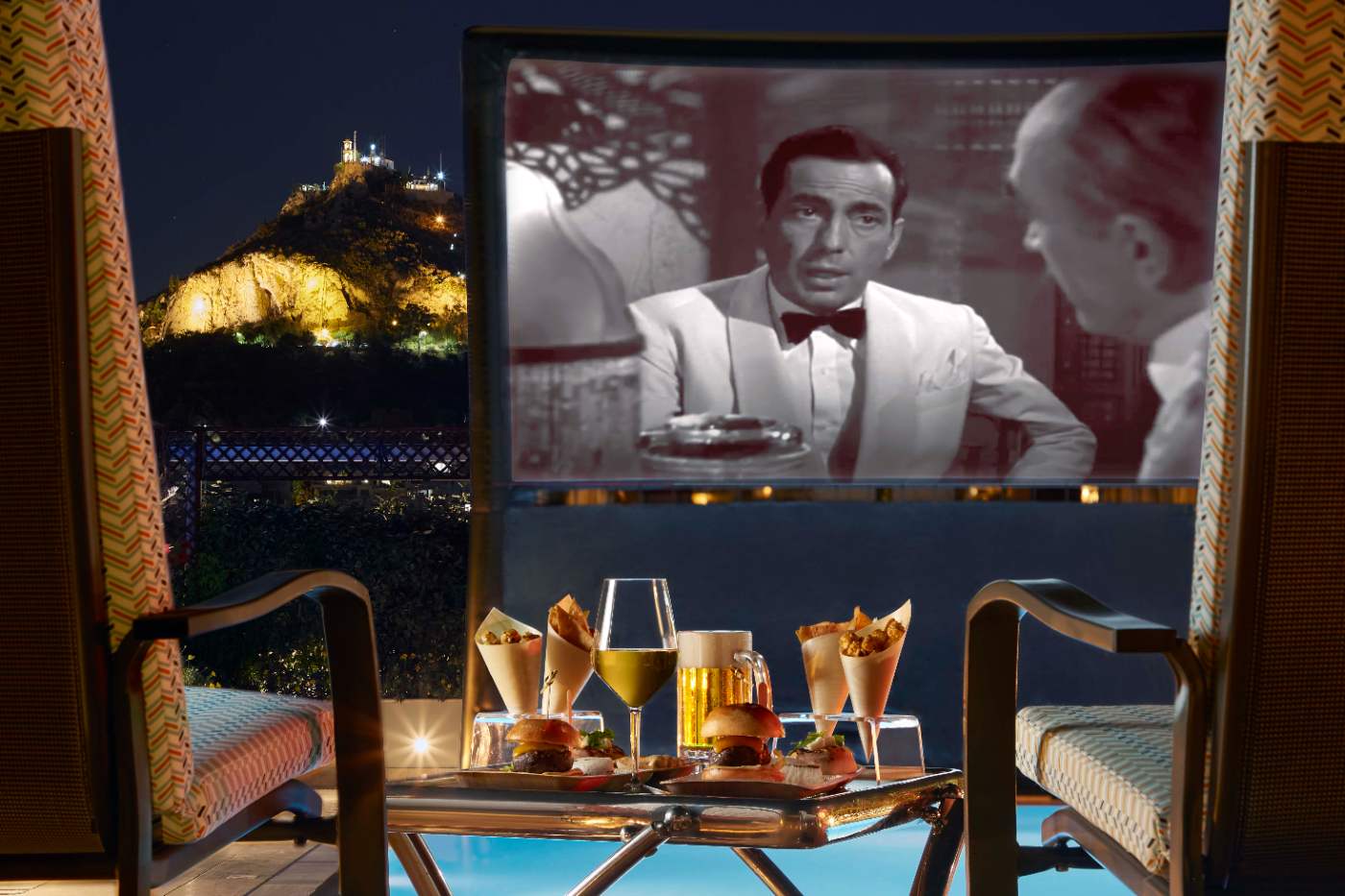 POOL YOUR CINEMA Σινεμά κάτω από τα αστέρια στην ατμοσφαιρική πισίνα του Ξενοδοχείου Μεγάλη Βρεταννία