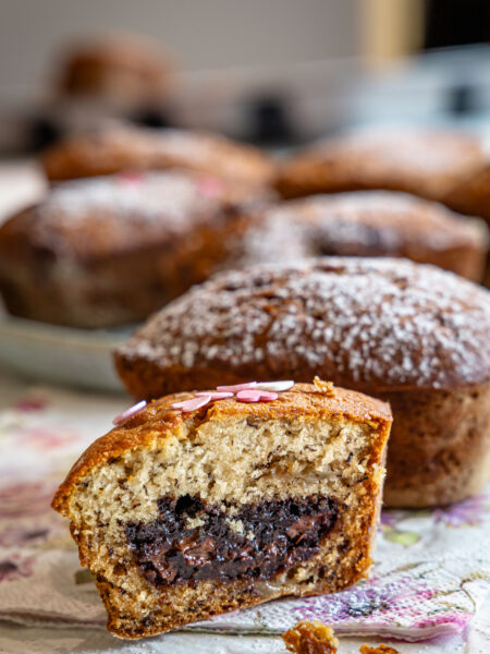Banana Bread Muffins με καρδιά Brownie