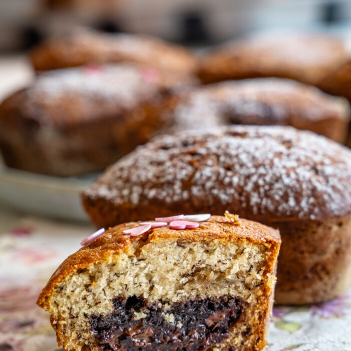 Banana Bread Muffins με καρδιά Brownie
