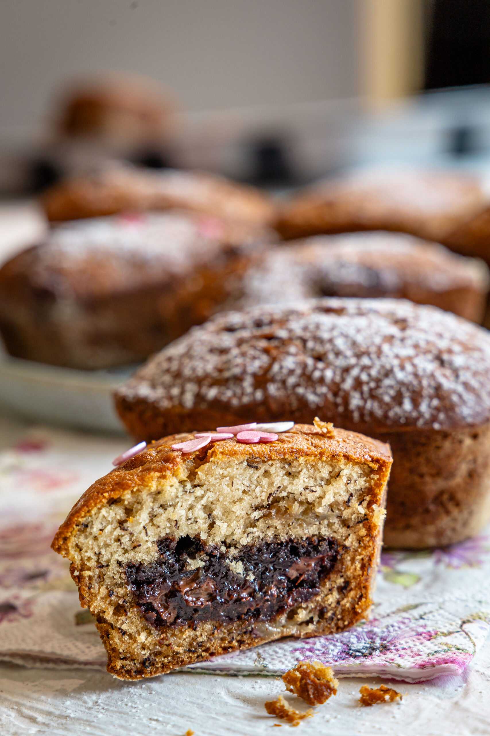 Banana Bread Muffins με καρδιά Brownie